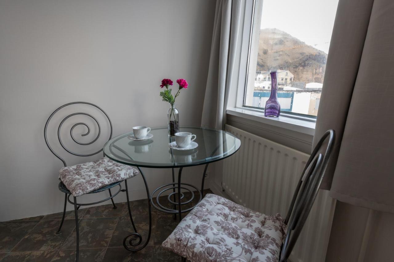 Hotel Eyjar Vestmannaeyjar Buitenkant foto